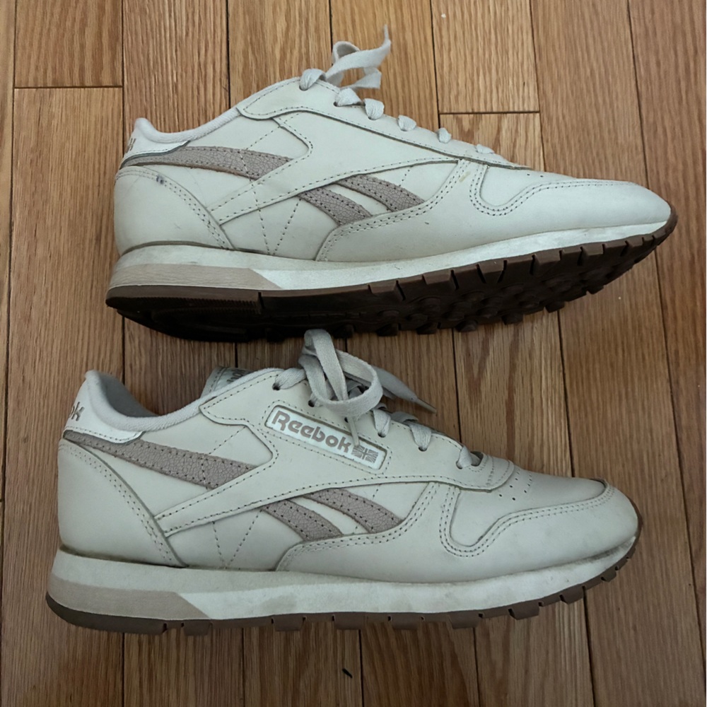 Women’s Size 7 Reebok Classic Leather Sneakers in Alabaster Beige - Picture 7 of 9